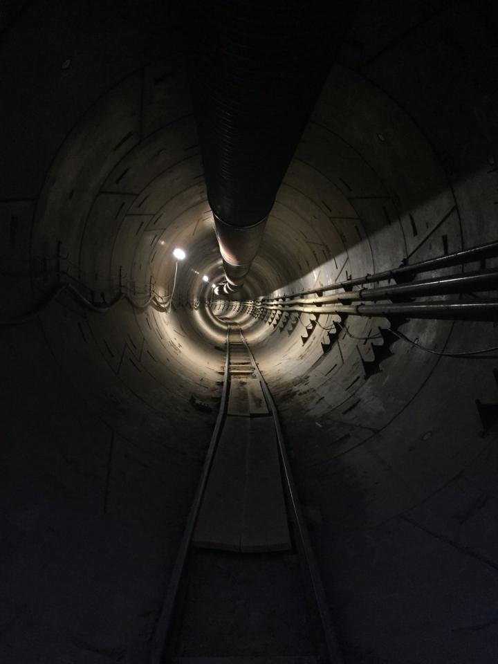 Илон Маск опубликовал первое фото тоннеля под Лос-Анджелесом