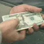 В США банкомат по ошибке выдавал 100 долларов вместо 10