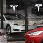 Tesla показала тест-драйв обновленного автопилота (видео)