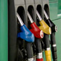 Заправки снизили цены на бензин после решения АМКУ