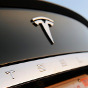 Tesla Model 3 получила стандартную беспроводную зарядку для телефона